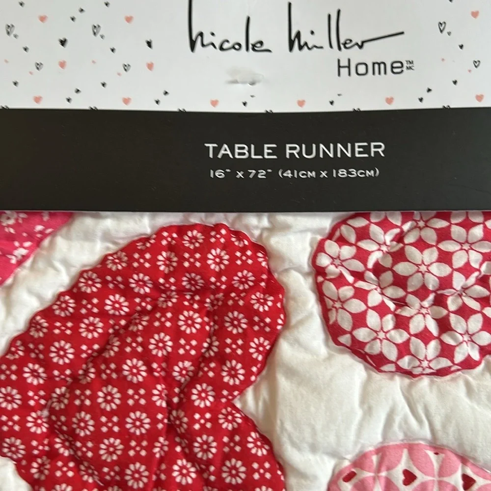 Nicole Miller Valentines Day Quilted Table Runner Reversible Red Pink Hearts New